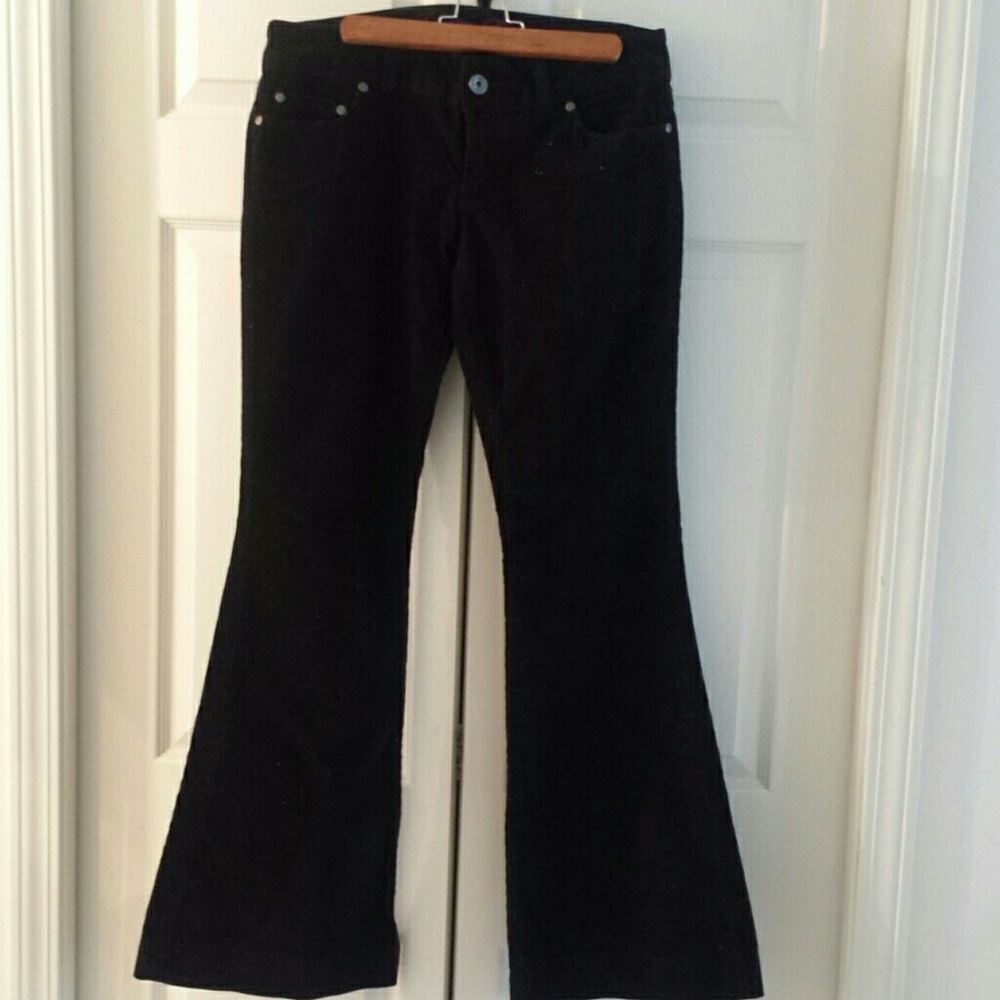 AMERICAN EAGLE BLACK CORDUROYS